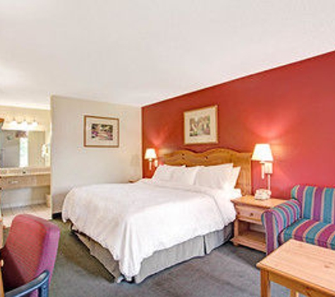 Days Inn & Suites by Wyndham Collierville Germantown Area - Collierville, TN