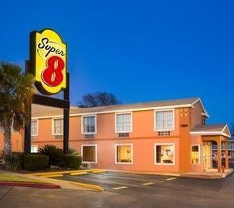 Super 8 by Wyndham Austin Downtown/Capitol Area - Austin, TX