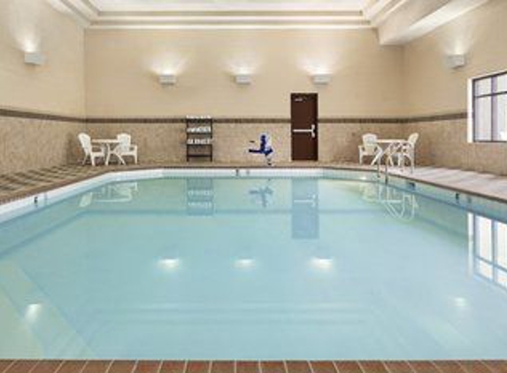 Country Inns & Suites - Lincoln, NE