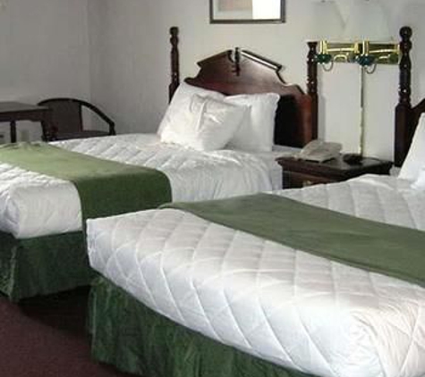 Voyageur Inn and Conference Center - Reedsburg, WI