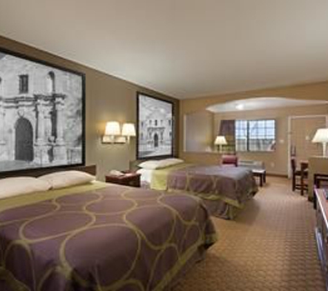 Super 8 by Wyndham San Antonio/Riverwalk Area - San Antonio, TX