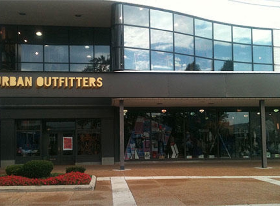 Urban Outfitters - Oak Brook, IL