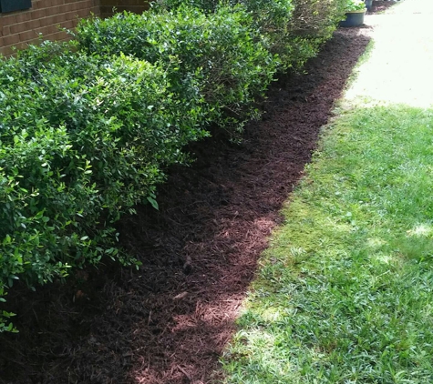 Horton Landscaping - Charlotte, NC. Mulch job