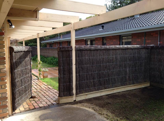 Brush Fencing Taylor Made - Sunshine Beach, QLD
