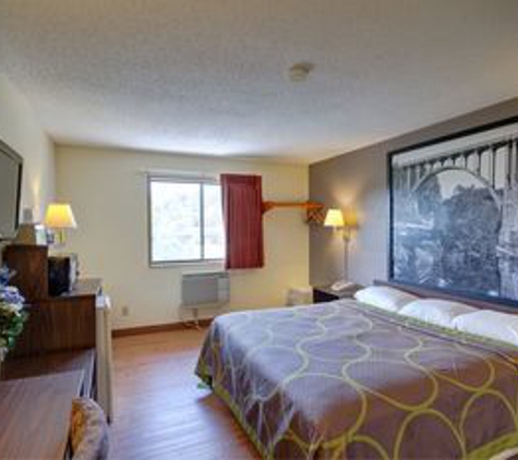 Super 8 by Wyndham Zanesville - Zanesville, OH