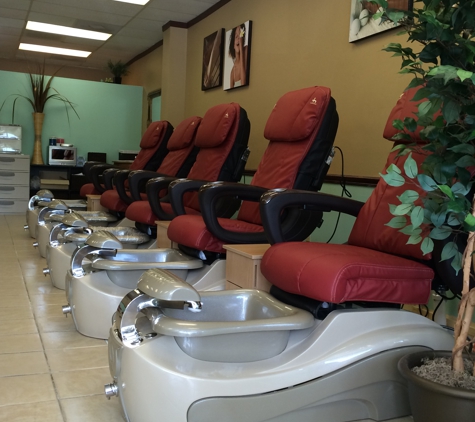 Royal Nails & Spa - Charleston, SC