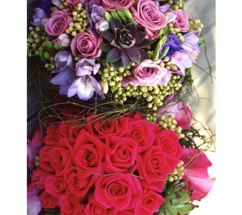 Lavish Flowers & Gifts - New Lambton Heights, NSW