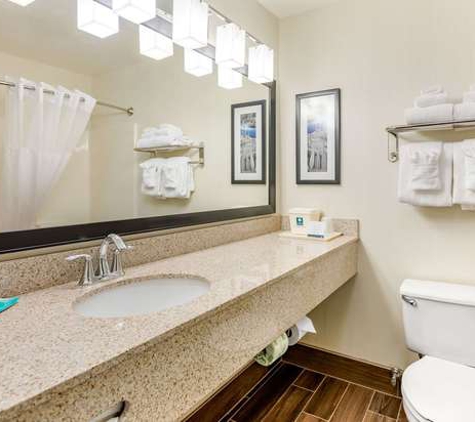 Quality Inn & Suites University Fort Collins - Fort Collins, CO