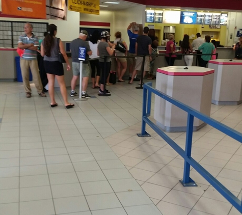 United States Postal Service - Royal Palm Beach, FL. Wow this line is going nowhere