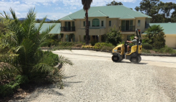 Dirt Works Plant Hire. Drive Way Finishing Off