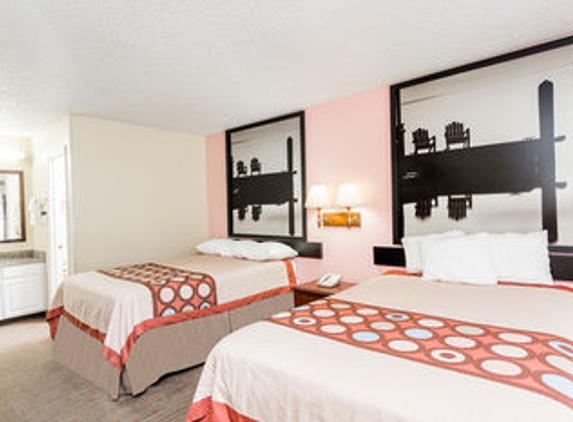 Super 8 by Wyndham Statesboro - Statesboro, GA