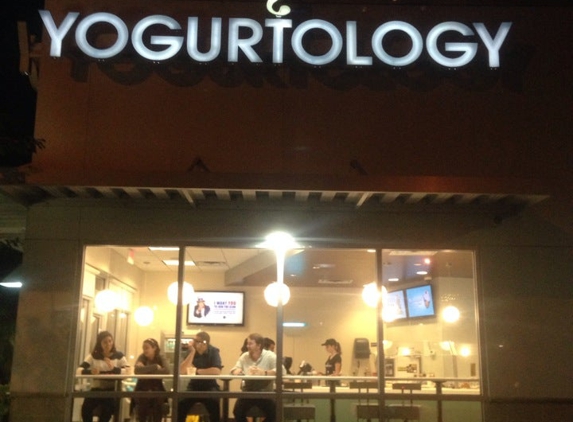 Yogurtology - Saint Petersburg, FL