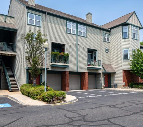 Bishop's View Apartment Homes - Cherry Hill, NJ