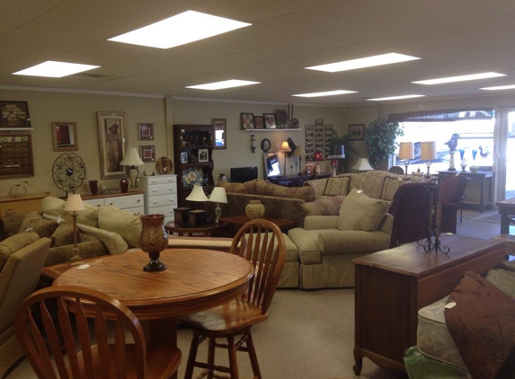 Hometown Furniture Showroom - Greenbrier, AR