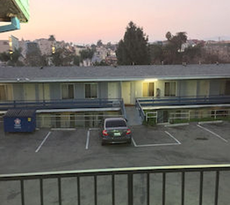 Holiday Lodge Motel - Los Angeles, CA