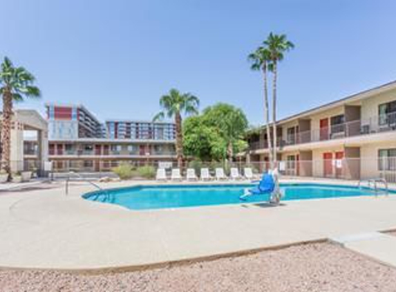 Super 8 by Wyndham Tempe/ASU/Airport - Tempe, AZ