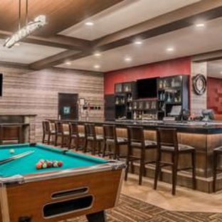 Ramada by Wyndham Grand Forks - Grand Forks, ND