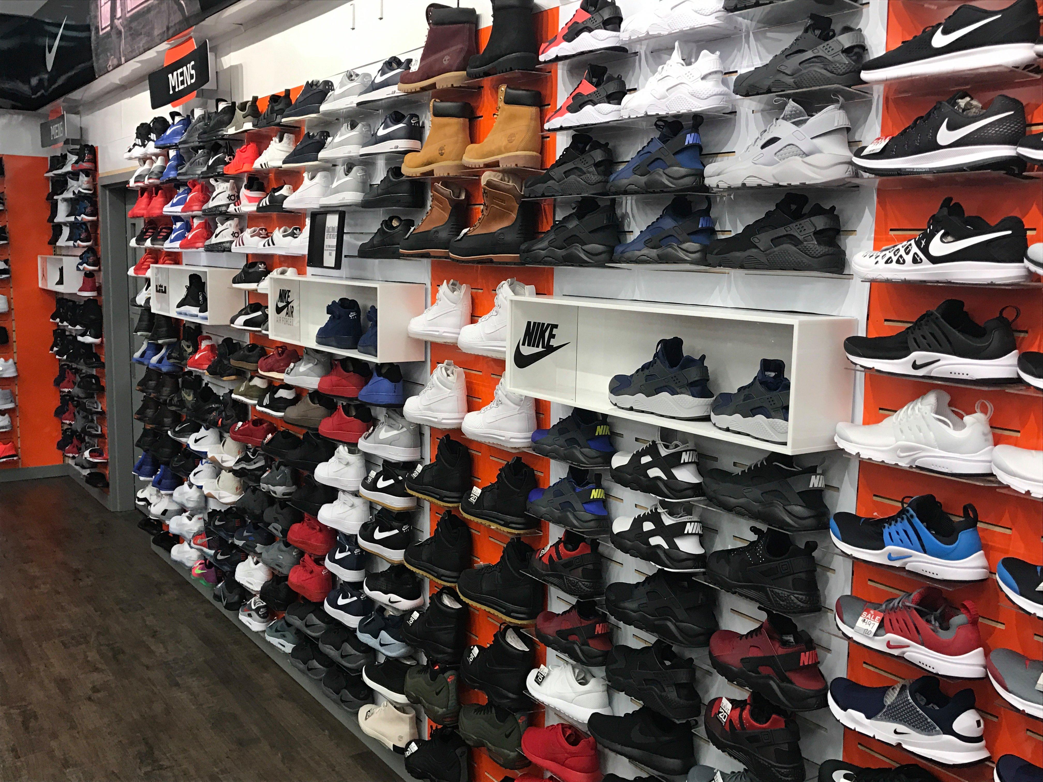 Hibbett Sports - Davenport, IA 52806