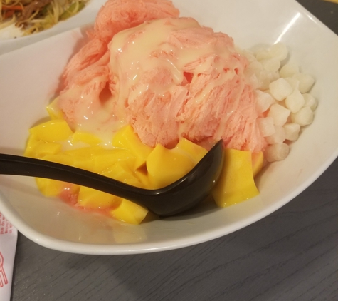 Mr Champion - Arcadia, CA. Strawberry snow with egg pudding and mochi