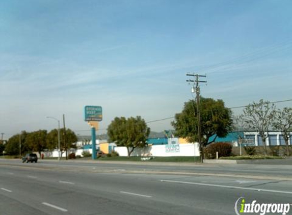 Calif Self Storage - Fullerton, CA