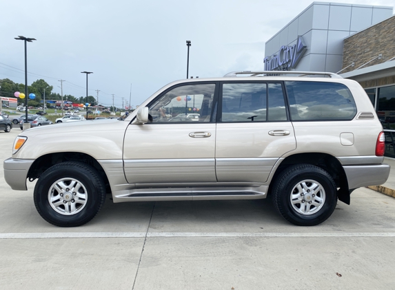 Twin City Certified - Maryville, TN. 2000 Lexus LX470