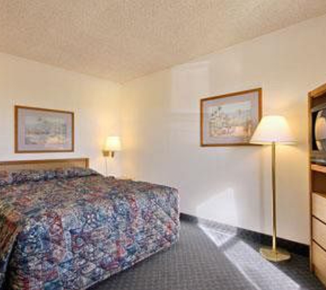 Super 8 by Wyndham Santa Barbara/Goleta - Goleta, CA