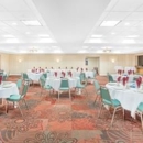 Ramada by Wyndham Waupaca - Hotels