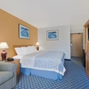 Days Inn by Wyndham Brunswick Bath Area - Motels