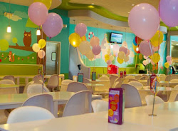 Giggles N Hugs-Childrens Restaurant and Playspace - Los Angeles, CA