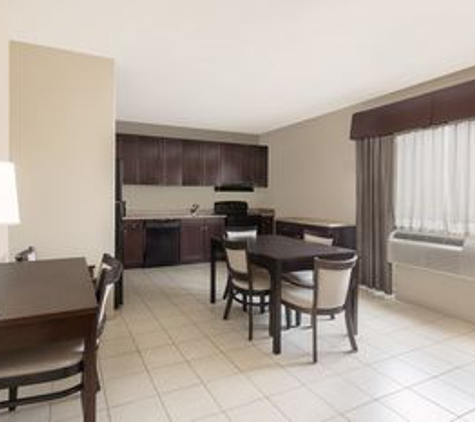 Baymont Inn & Suites - Columbus, TX