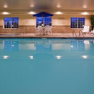 Country Inns & Suites - Minot, ND