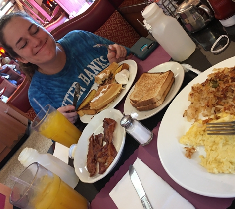 Broadway Diner - Bayonne, NJ