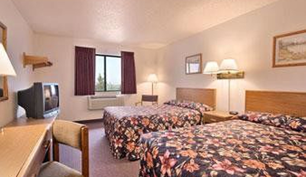 Super 8 by Wyndham Knoxville - Knoxville, IA