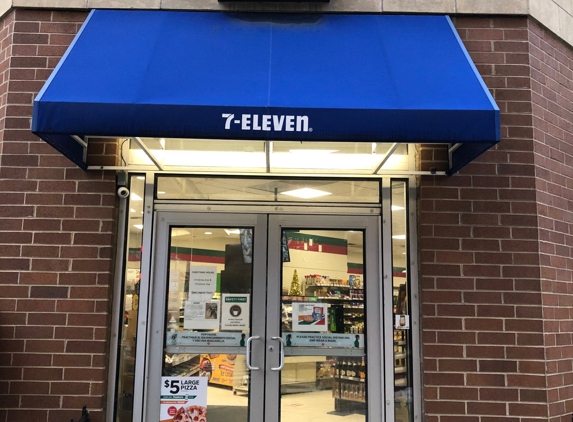 7-Eleven - Chicago, IL