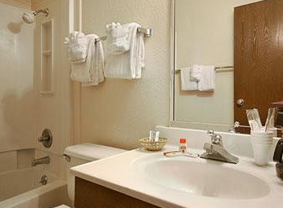 Super 8 by Wyndham Carlsbad - Carlsbad, NM