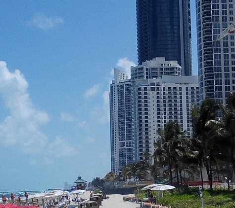 Tahiti Beach Club - Sunny Isles Beach, FL