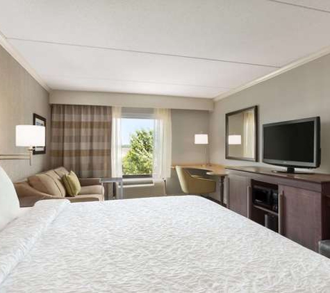 Hampton Inn & Suites Manchester-Bedford - Bedford, NH