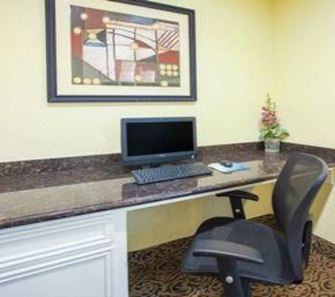 Baymont Inn & Suites - Baytown, TX