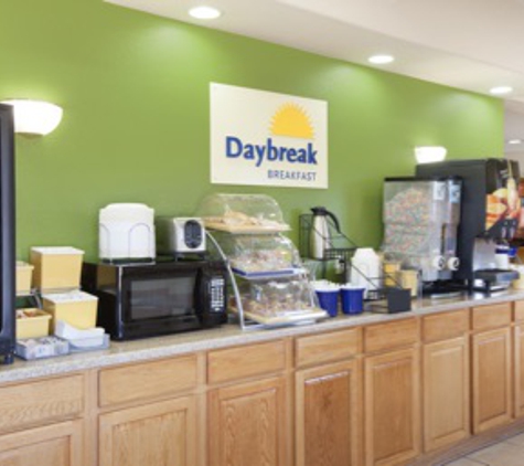 Days Inn - Centerville, TX