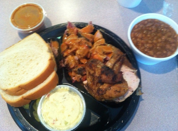 Chucks BBQ - Opelika, AL