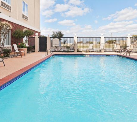 Holiday Inn Express & Suites Abilene - Abilene, TX