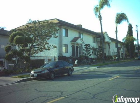 Il Napoli Apartments - La Habra, CA