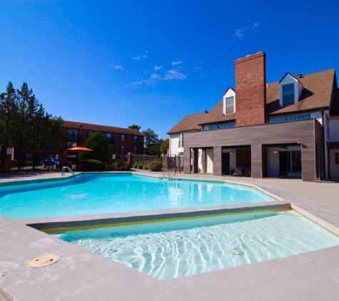 Lenexa Crossing Apartments - Lenexa, KS