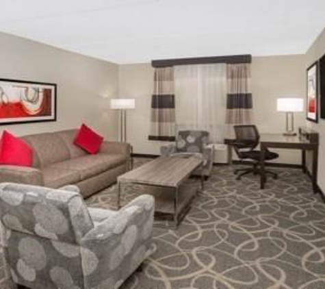 Ramada by Wyndham Des Moines Airport - Des Moines, IA