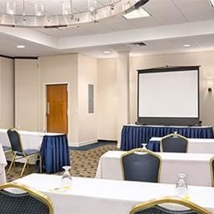 Days Hotel by Wyndham Allentown Airport / Lehigh Valley - Allentown, PA