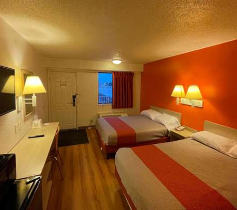 Travelodge by Wyndham Madison Heights MI - Madison Heights, MI