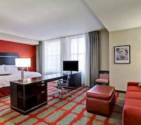 Hampton Inn & Suites Cincinnati-Downtown - Cincinnati, OH