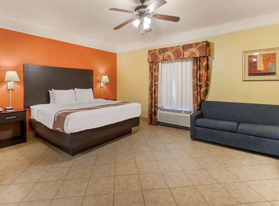 Quality Inn & Suites at The Outlets Mercedes/Weslaco - Mercedes, TX