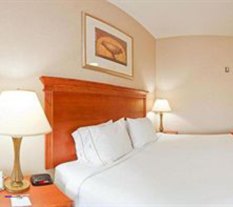 Holiday Inn Express & Suites Detroit - Utica - Utica, MI