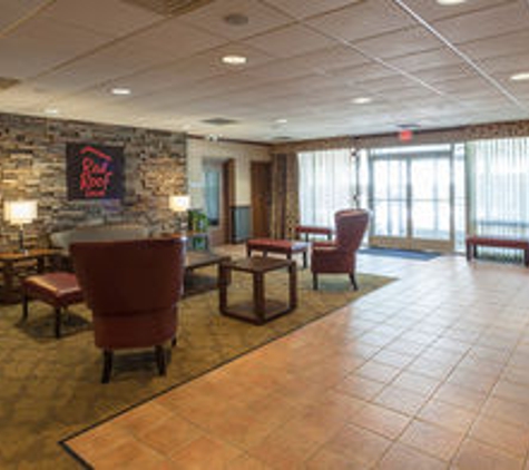 Red Roof Inn - Dekalb, IL